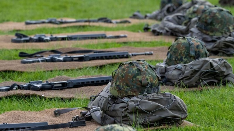 (Archivbild): Wehrdienst bei der Bundeswehr | Bild: dpa-Bildfunk/Stefan Sauer (Archivbild): Wehrdienst bei der Bundeswehr