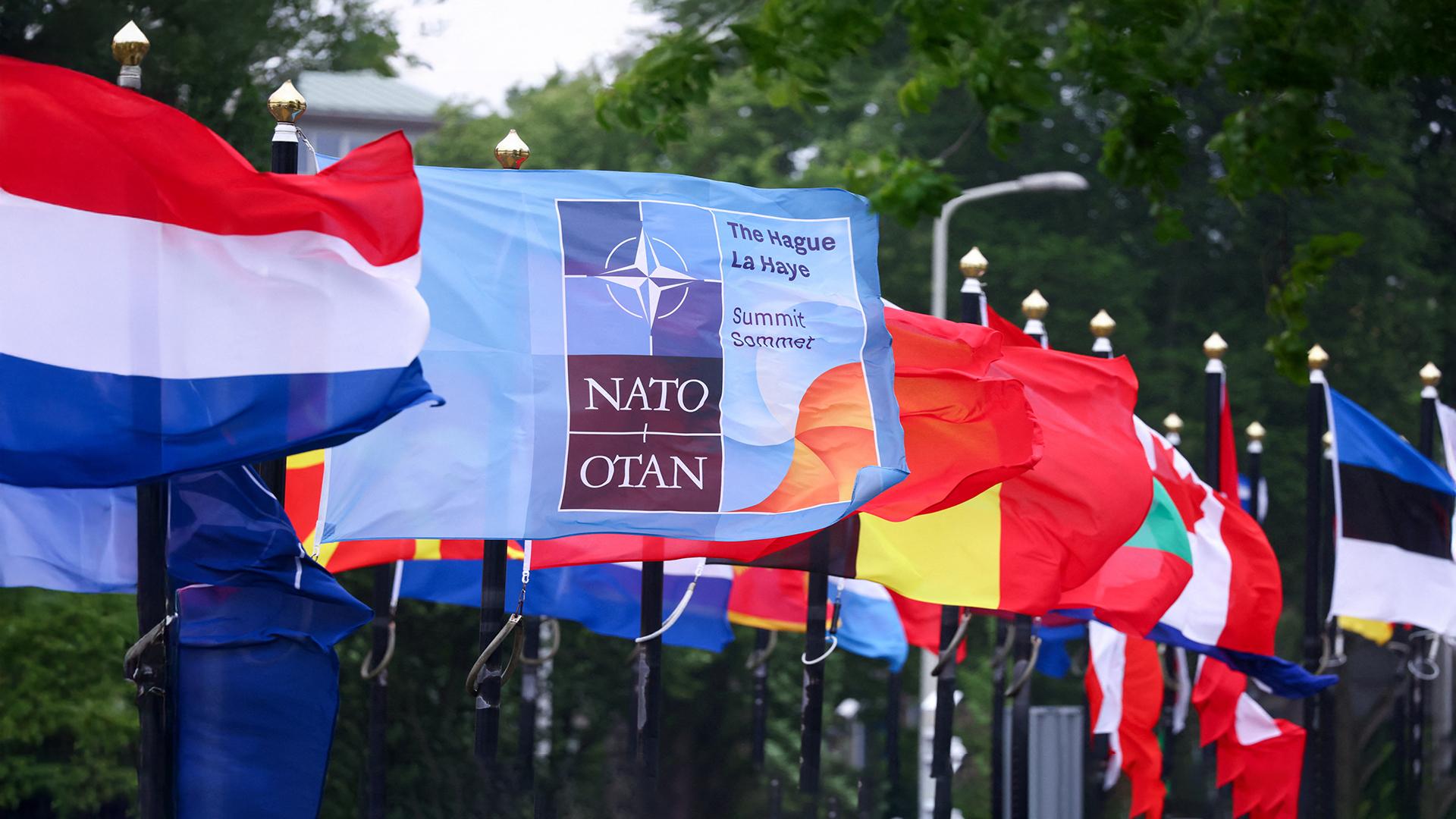 Flaggen der Nato