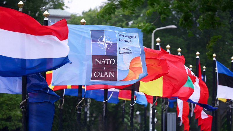 Flaggen der Nato | Bild: Bayerischer Rundfunk 2025 Flaggen der Nato