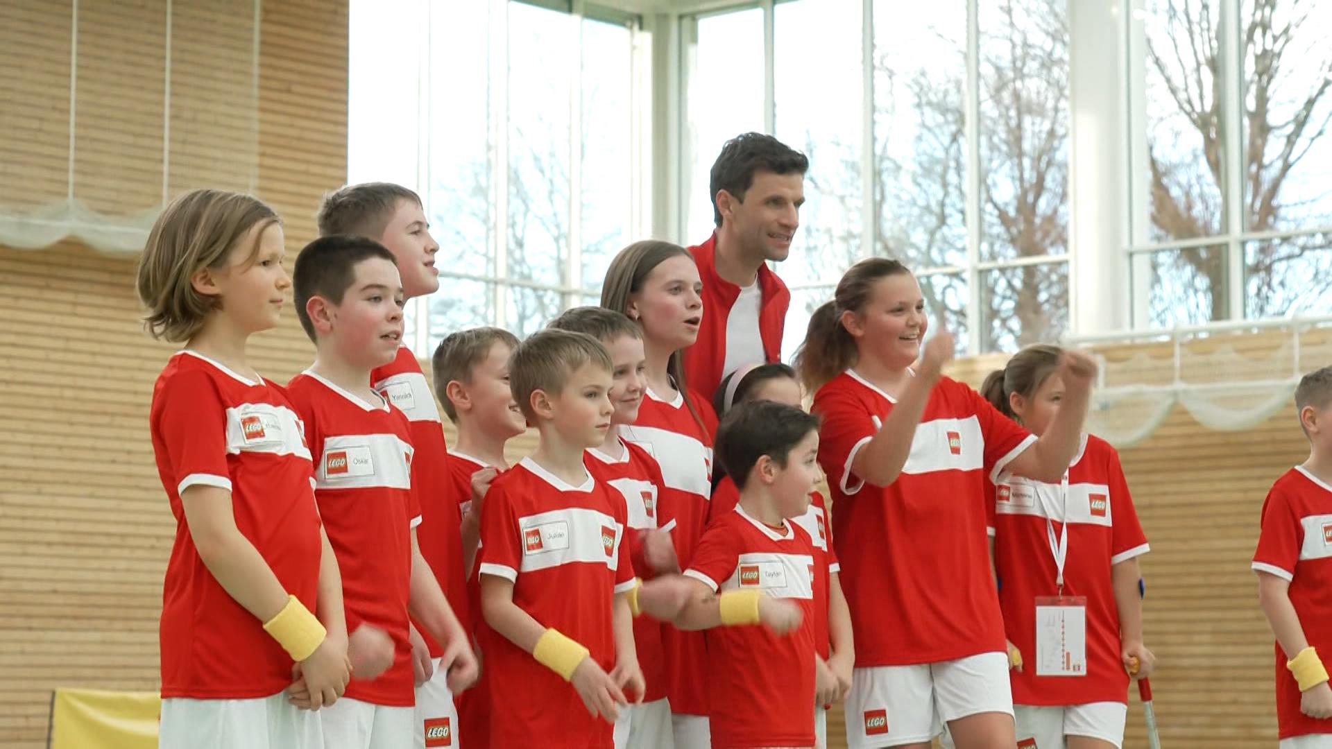 Gruppenaufstellung von Kindern mit Thomas Müller