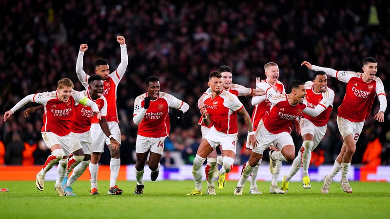 Die Spieler des FC Arsenal bejubeln das Weiterkommen in der Champions League