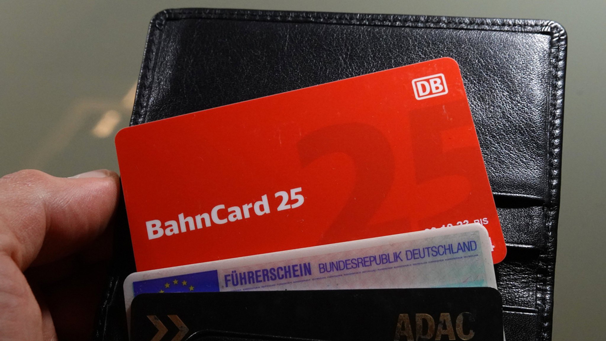 Bahncard nur noch digital - Kritik von Verbraucherverbänden