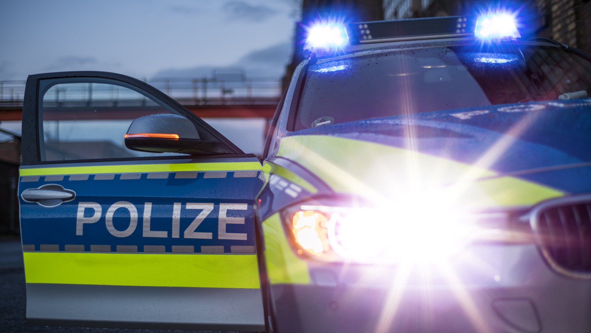 20-Jähriger flüchtet als Geisterfahrer vor Polizei