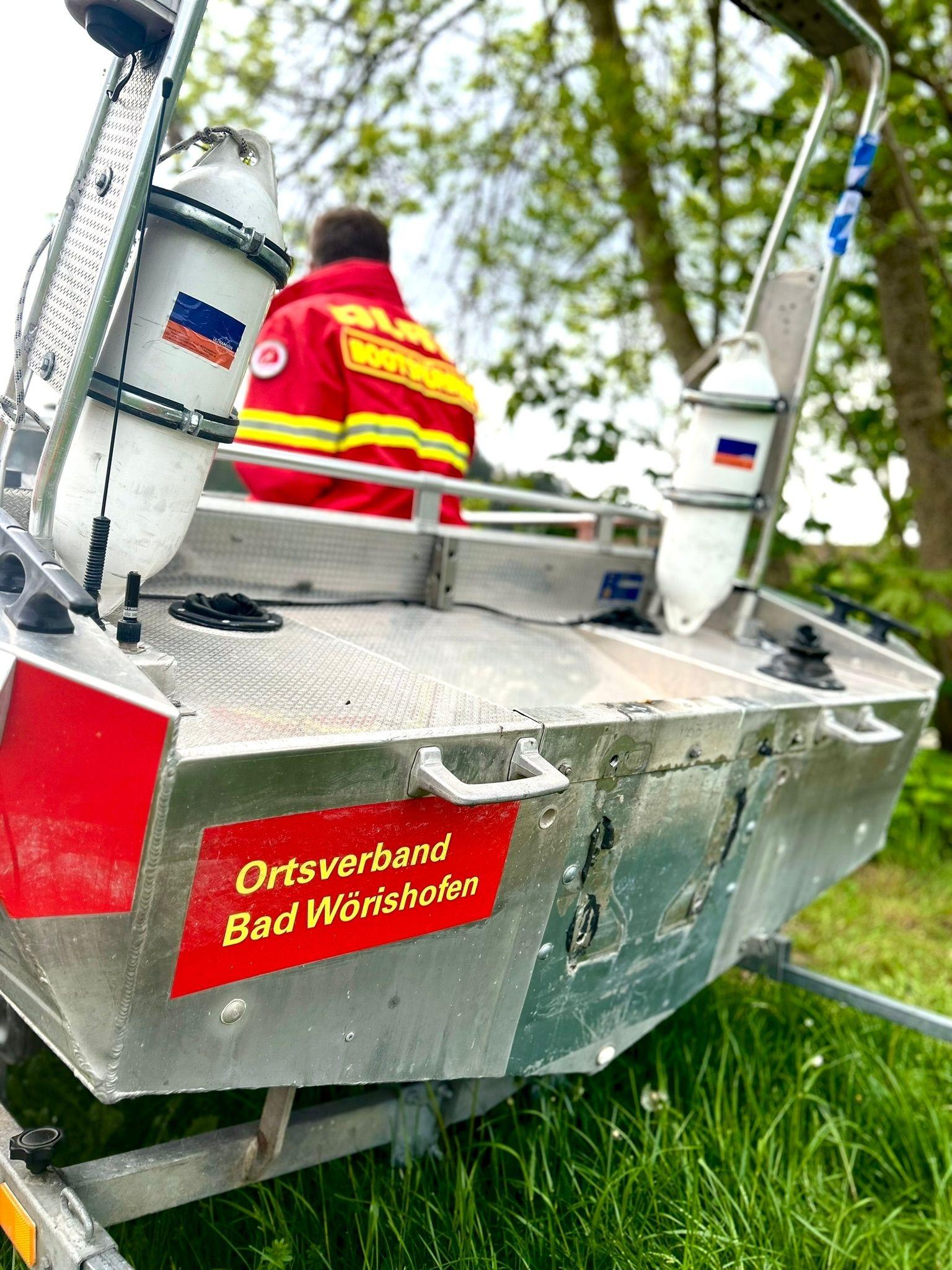 Das Heck des DLRG-Rettungsbootes "Sebastian Kneipp" ohne Außenbordmotor