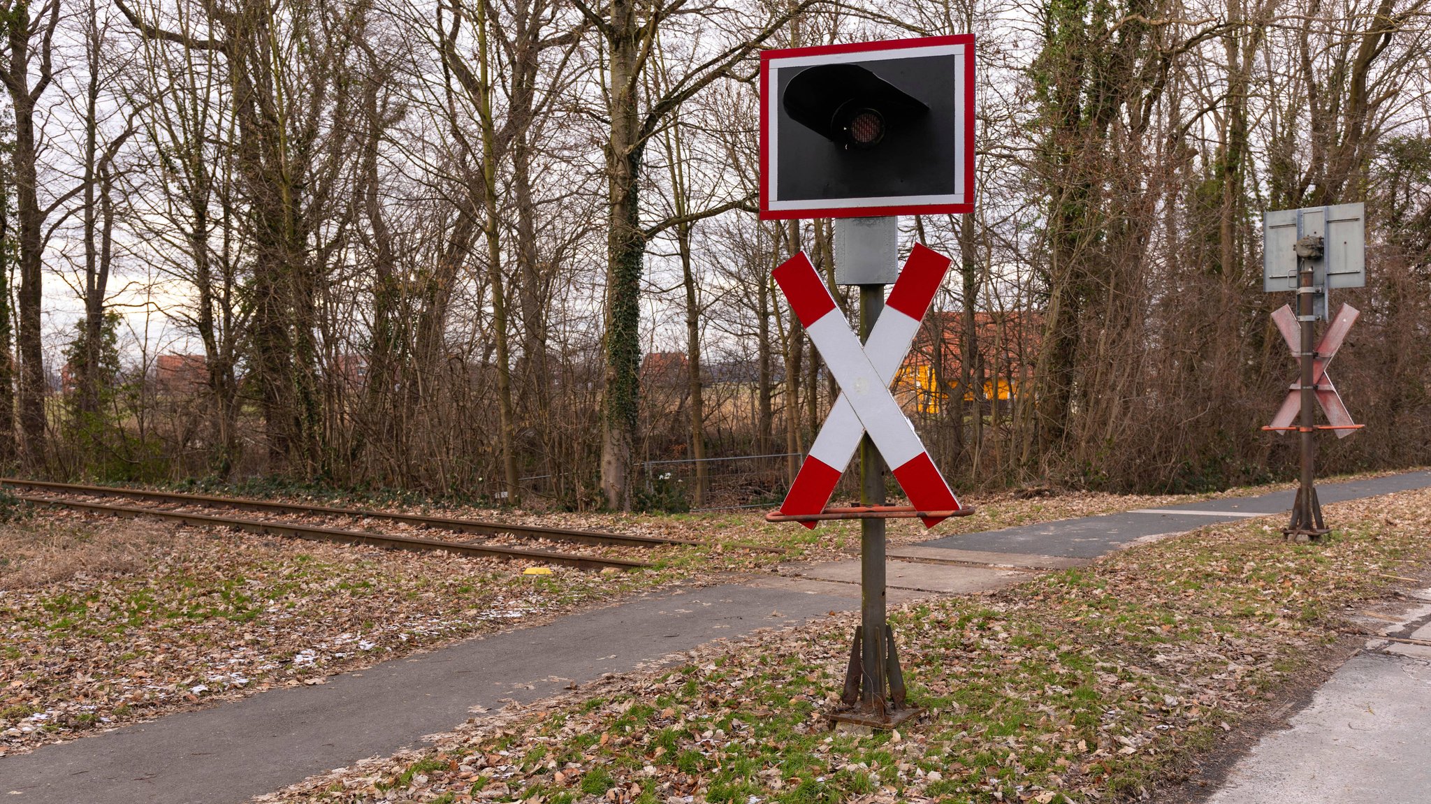 Symbolbild: Unbeschrankter Bahnübergang