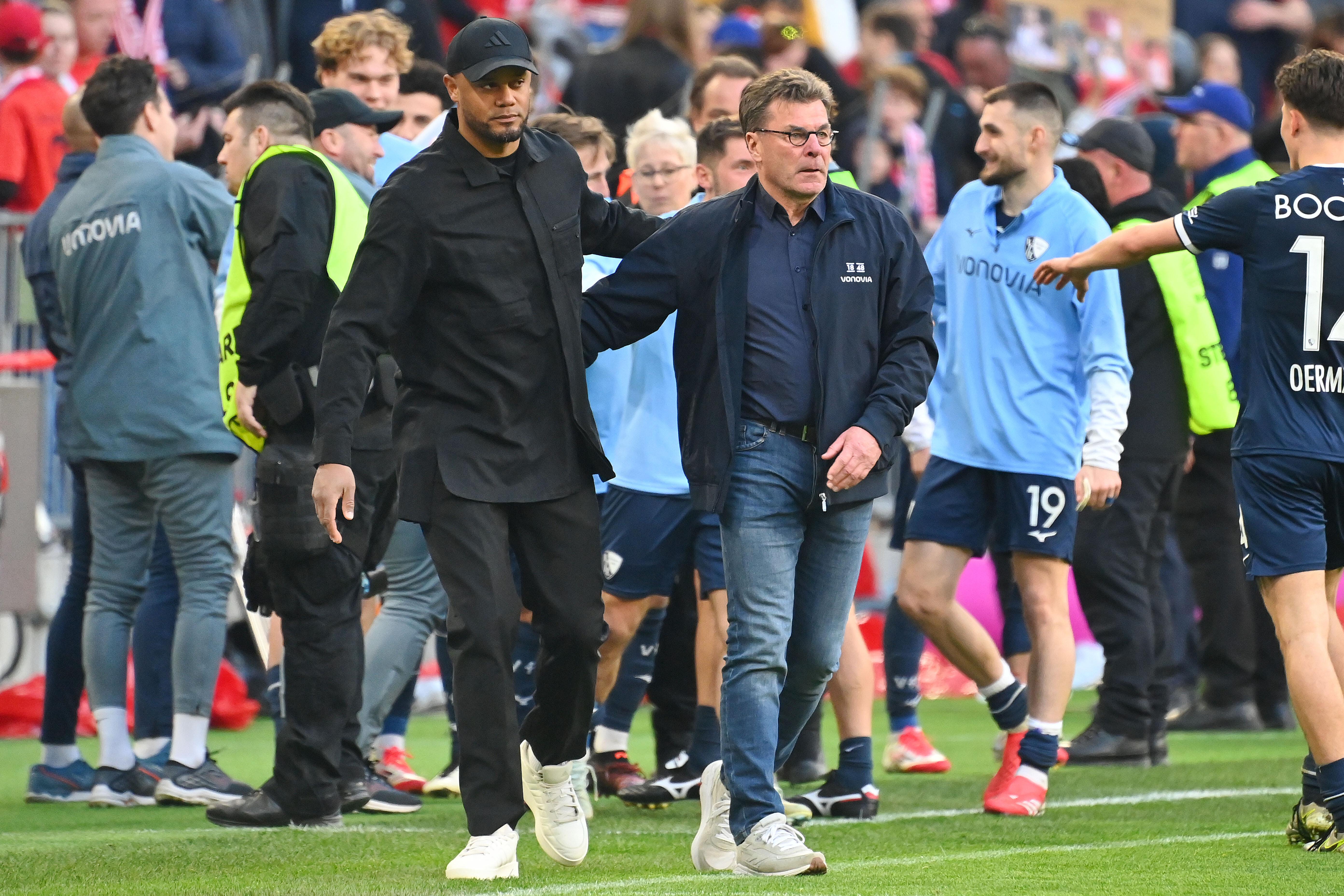 Die Fußball-Trainer Vincent Kompany (FC Bayern) und Dieter Hecking (VfL Bochum)