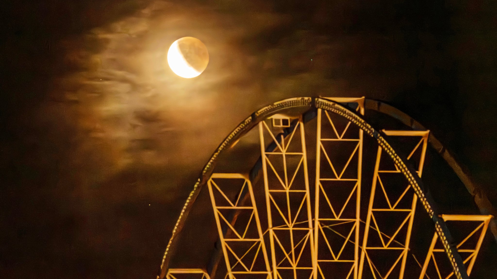 Totale Mondfinsternis: Dunkler Mond über Deutschland