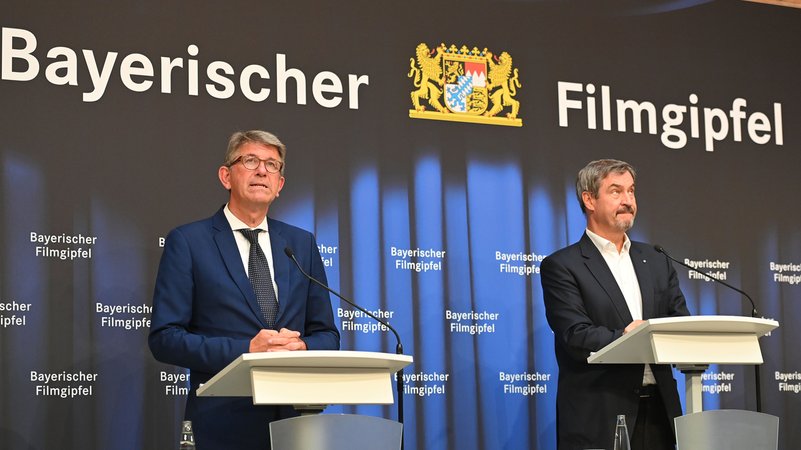 Die beiden Politiker an Rednerpulten bei der Pressekonferenz | Bild: Frank Hoermann/Picture Alliance Die beiden Politiker an Rednerpulten bei der Pressekonferenz