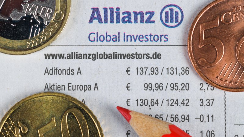 Der Börsenteil einer Zeitung aus dem Januar 2020. (Symbolbild Zeitung, Börsenteil, Fondsgesellschaft Allianz Global Investors) | Bild: dpa/pa/Bildagentur-online/Schöning Der Börsenteil einer Zeitung aus dem Januar 2020. (Symbolbild Zeitung, Börsenteil, Fondsgesellschaft Allianz Global Investors)
