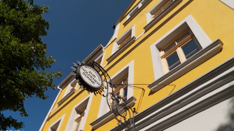 Neue Fassade vom Gasthof Sonne. | Bild: BR Neue Fassade vom Gasthof Sonne.