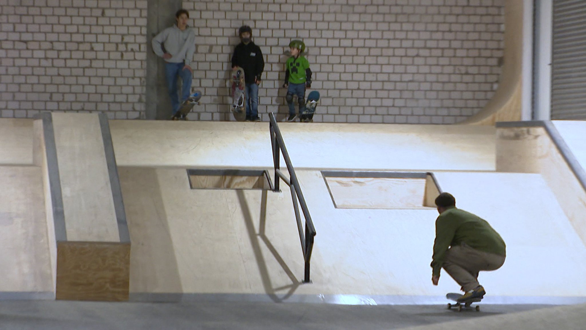 Skater in der Skatehalle "The Hub"