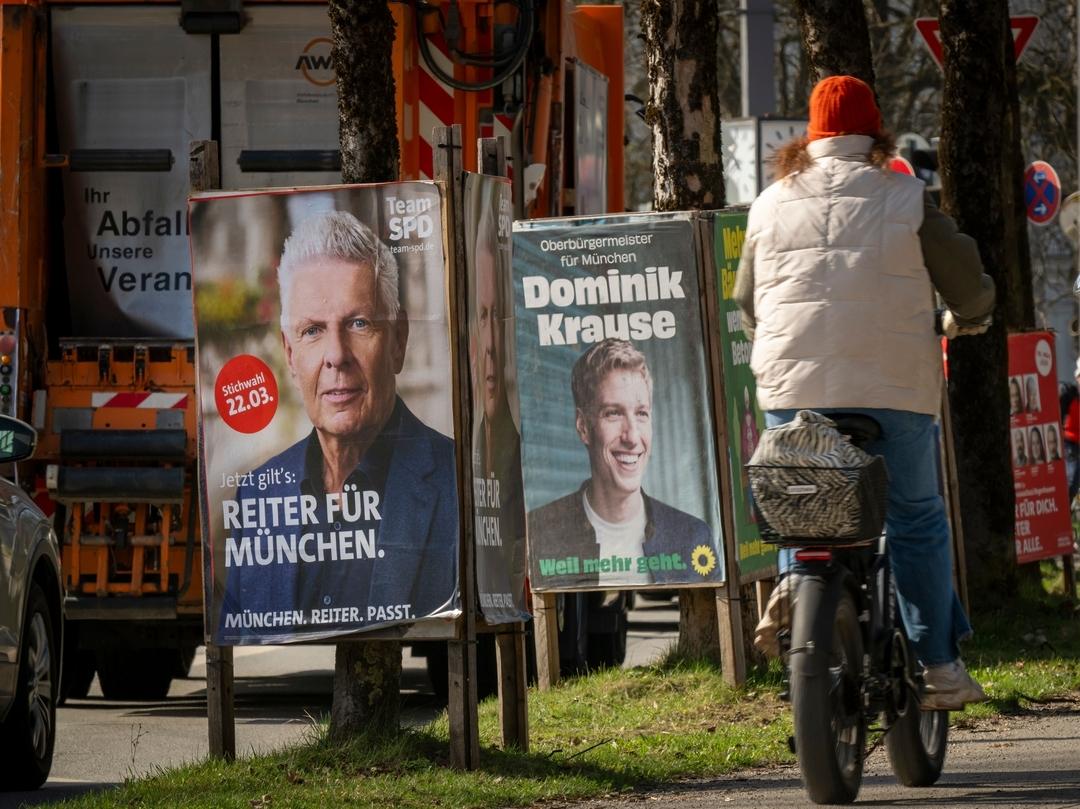 Wahlplakate der Stichwahlkandidaten: Oberbürgermeister Dieter Reiter (SPD) und Bürgermeister Dominik Krause (Grüne)