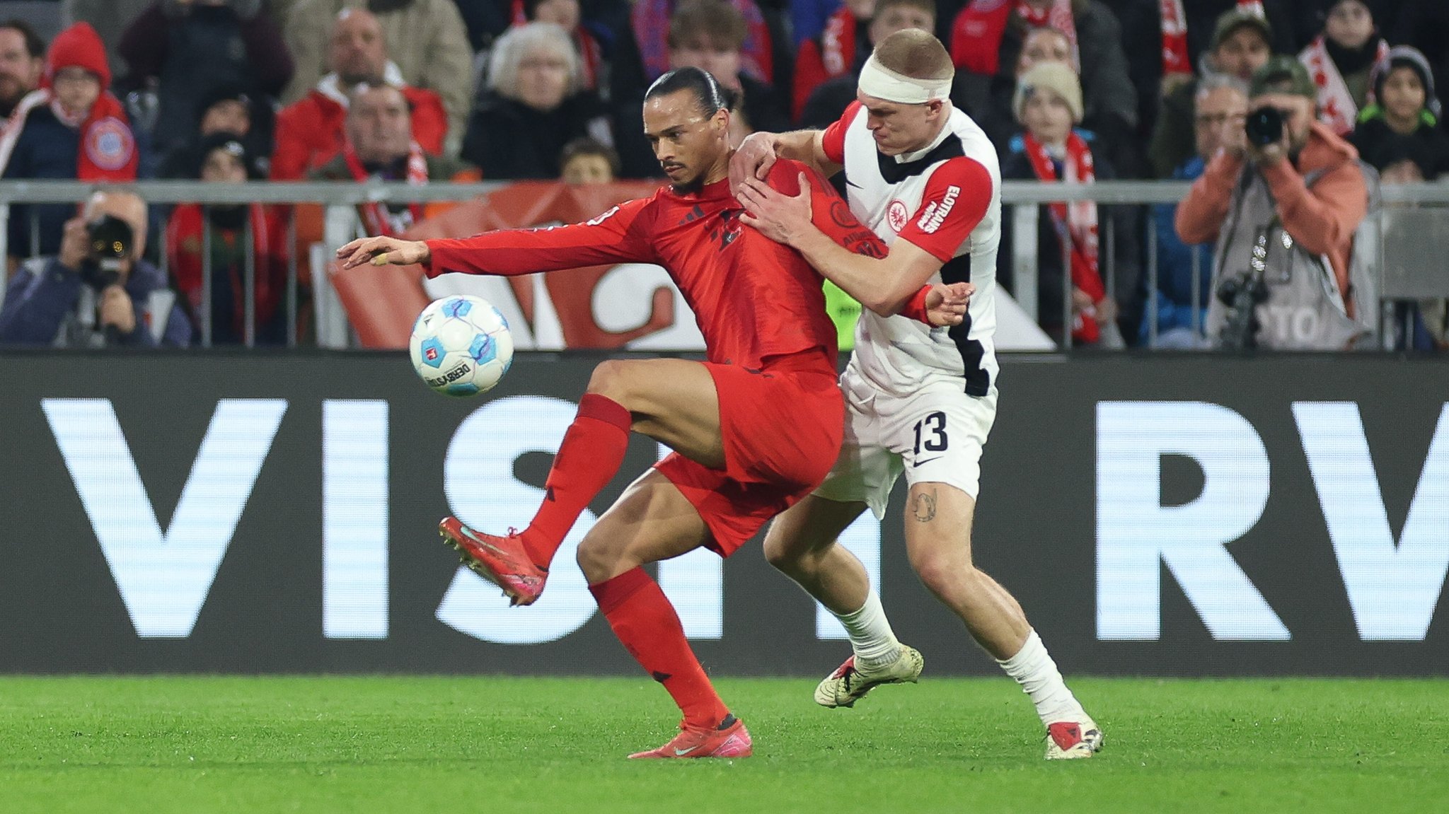 Bayern München triumphiert 4:0 über Eintracht Frankfurt