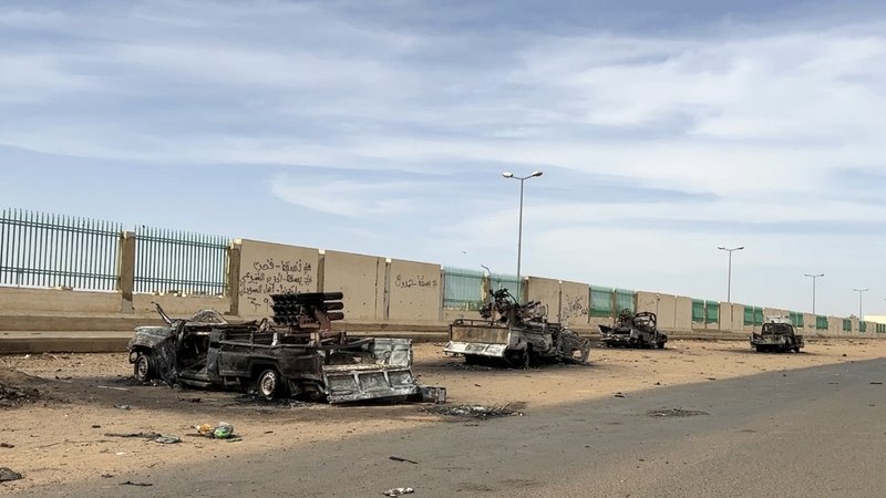 Khartum: Zerstörte Fahrzeuge der Rapid Support Forces (RSF), nach Zusammenstößen zwischen sudanesischen Streitkräften und paramilitärischen RSF.