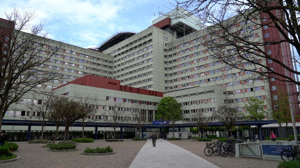 Blick von außen auf das Augsburger Uniklinikum