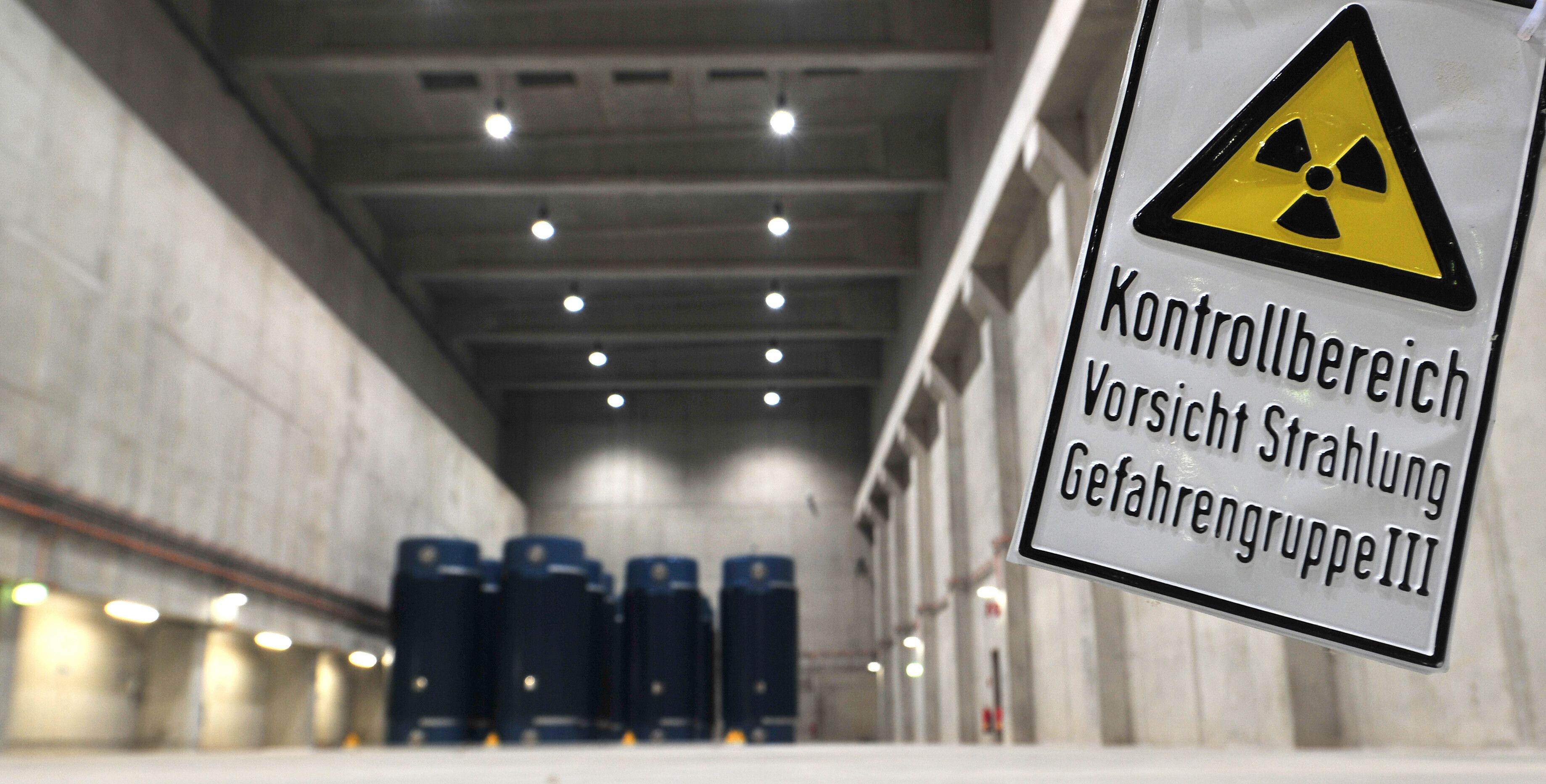 (Symbolbild) Castorbehälter mit Atommüll im Zwischenlager Gundremmingen in Schwaben.  | Bild:picture-alliance/ dpa | Stefan Puchne