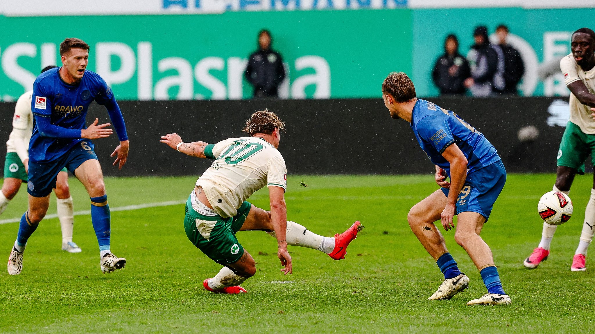 Fürths Felix Klaus trifft zum 1:0