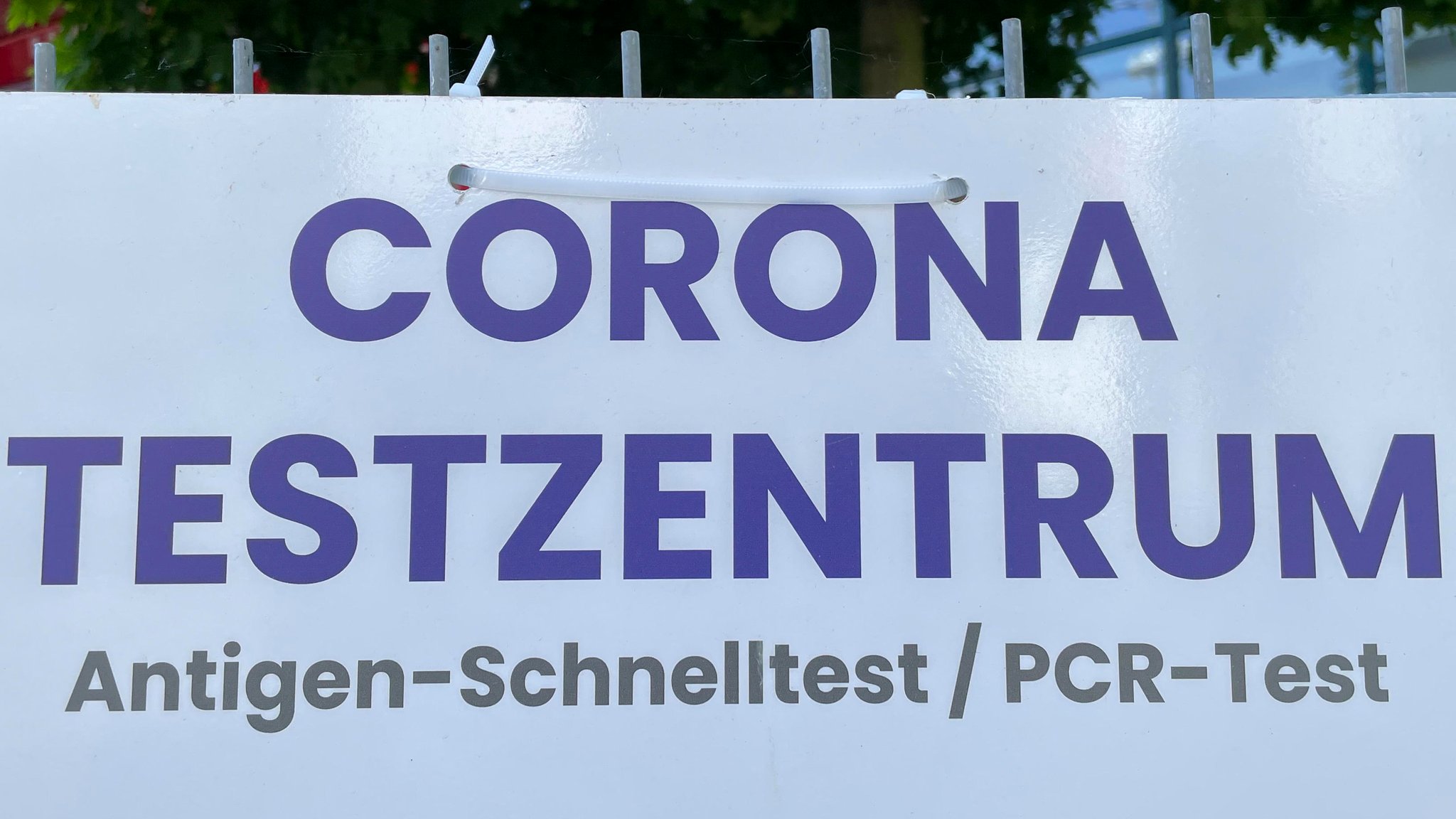 SYMBOLBILD: Corona-Testzentrum