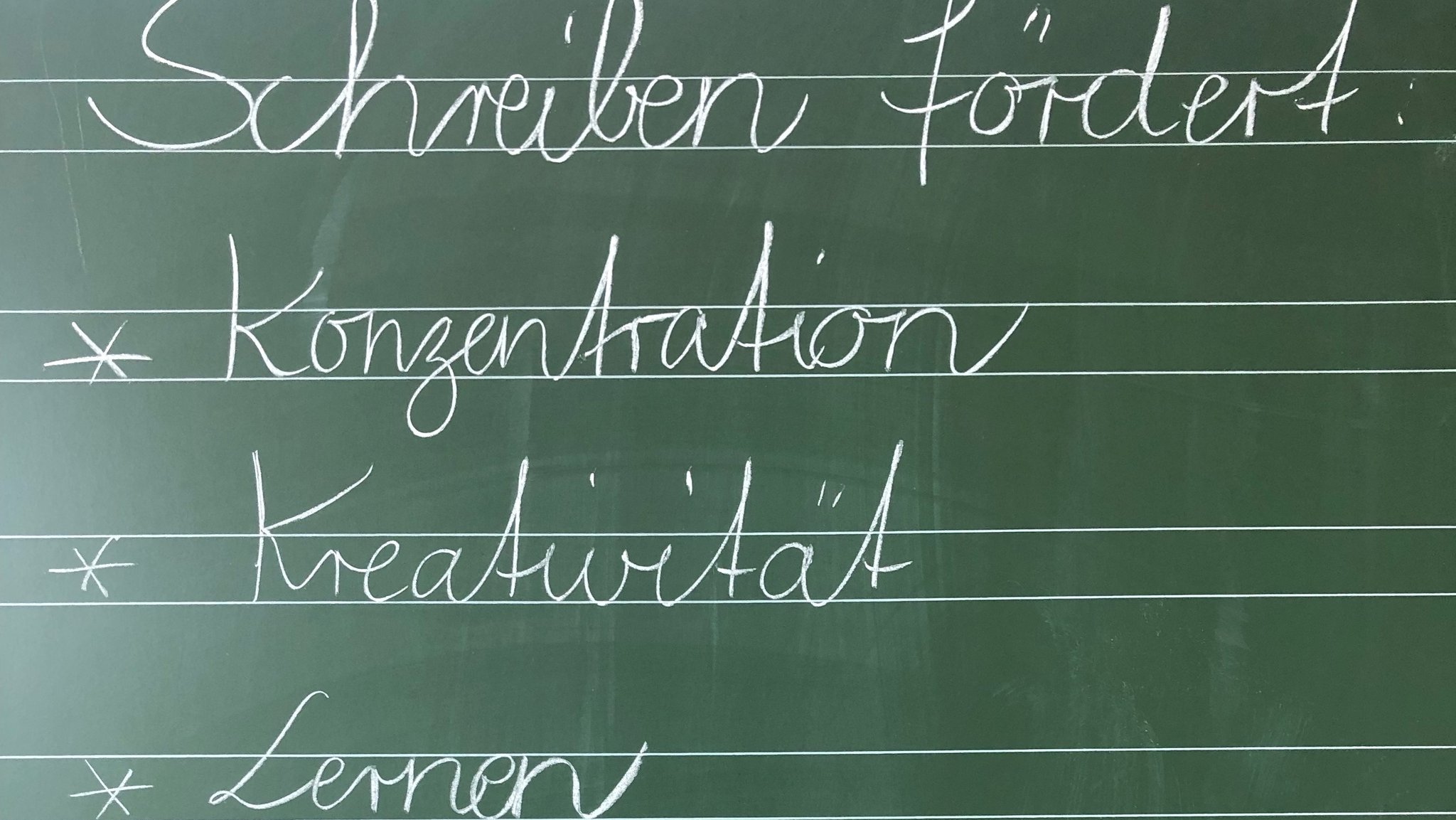 Vorteile der Handschrift: Kinder sind konzentrierter, die Kreativität wird gefördert und Dinge können leichter gemerkt werden.