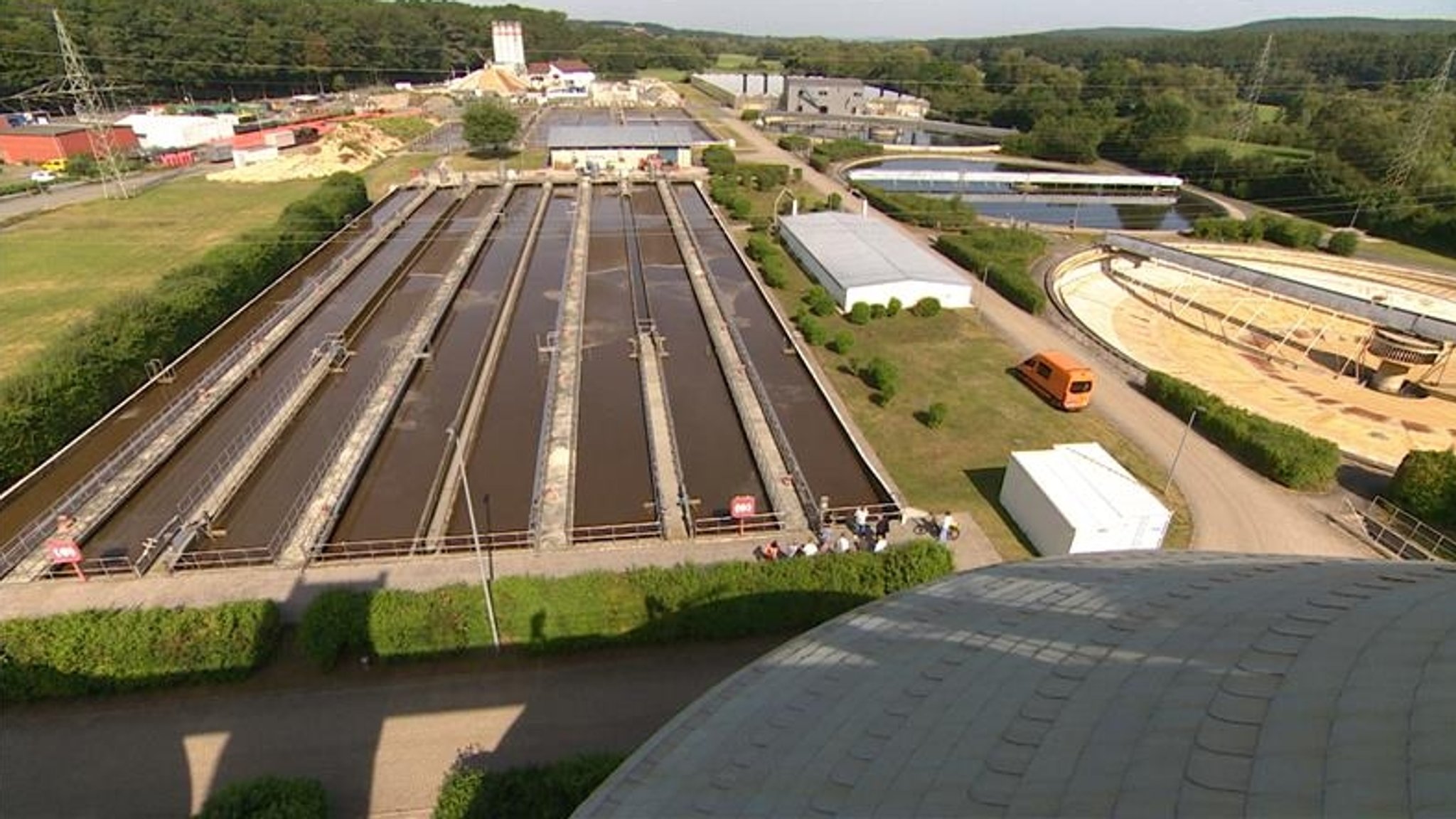 Ein Blick auf die Bayreuther Klärbecken von oben