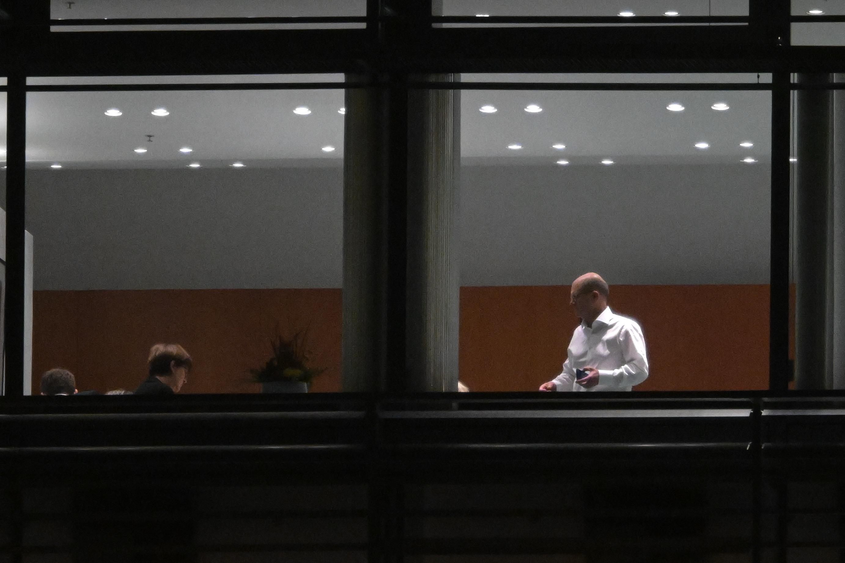 Olaf Scholz (SPD, r.), Bundeskanzler, ist mit Saskia Esken, Parteivorsitzenden SPD, im Bundeskanzleramt.