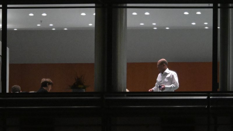 Olaf Scholz (SPD, r.), Bundeskanzler, ist mit Saskia Esken, Parteivorsitzenden SPD, im Bundeskanzleramt. | Bild: picture alliance/dpa | Hannes P. Albert Olaf Scholz (SPD, r.), Bundeskanzler, ist mit Saskia Esken, Parteivorsitzenden SPD, im Bundeskanzleramt.