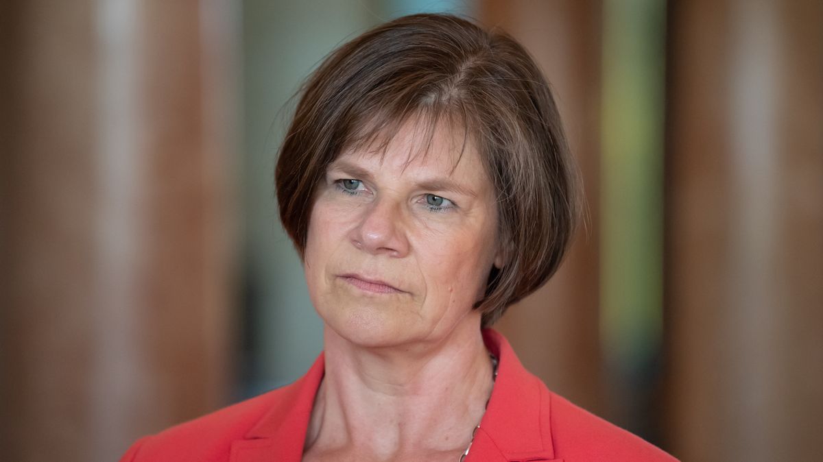 Virologin Protzer: "Der erste Umgang war beeindruckend" | BR24