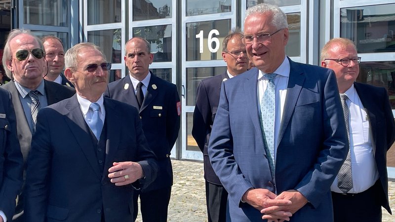 Ungarns Innenminister Sandor Pinter besucht zusammen mit Bayerns Innenminister Joachim Herrmann die Staatliche Feuerwehrschule in Würzburg.