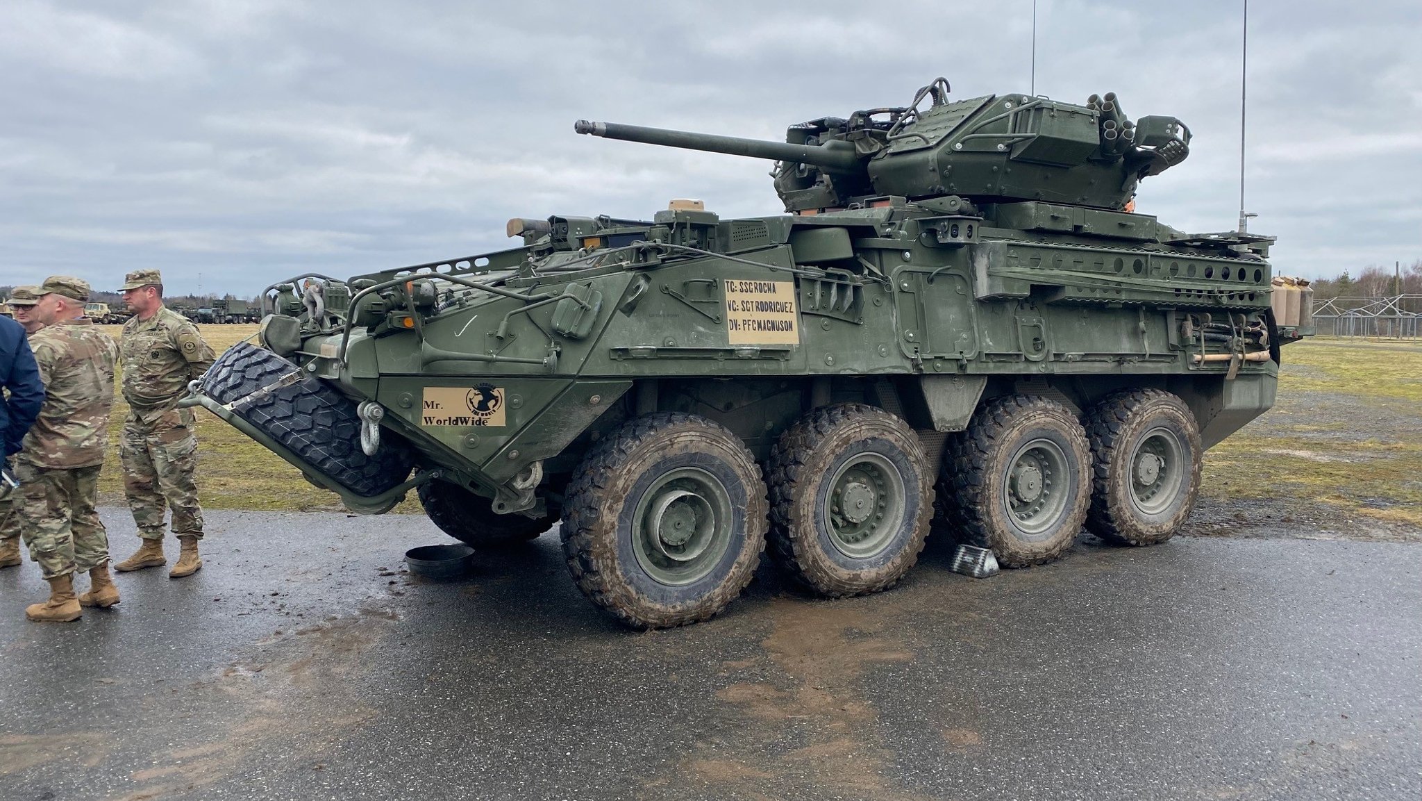 In Vilseck werden die Stryker-Radpanzer verladen