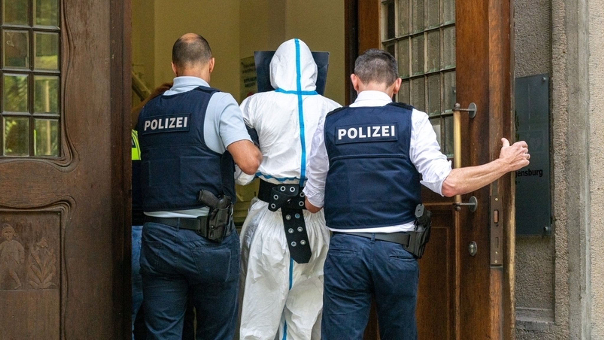 Messerattacke in Bank: Angreifer kurz zuvor in Polizeigewahrsam