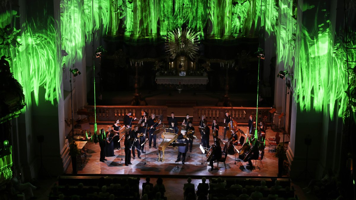 Ein Konzert der "Europäischen Wochen Passau" mit Lichtinstallation
