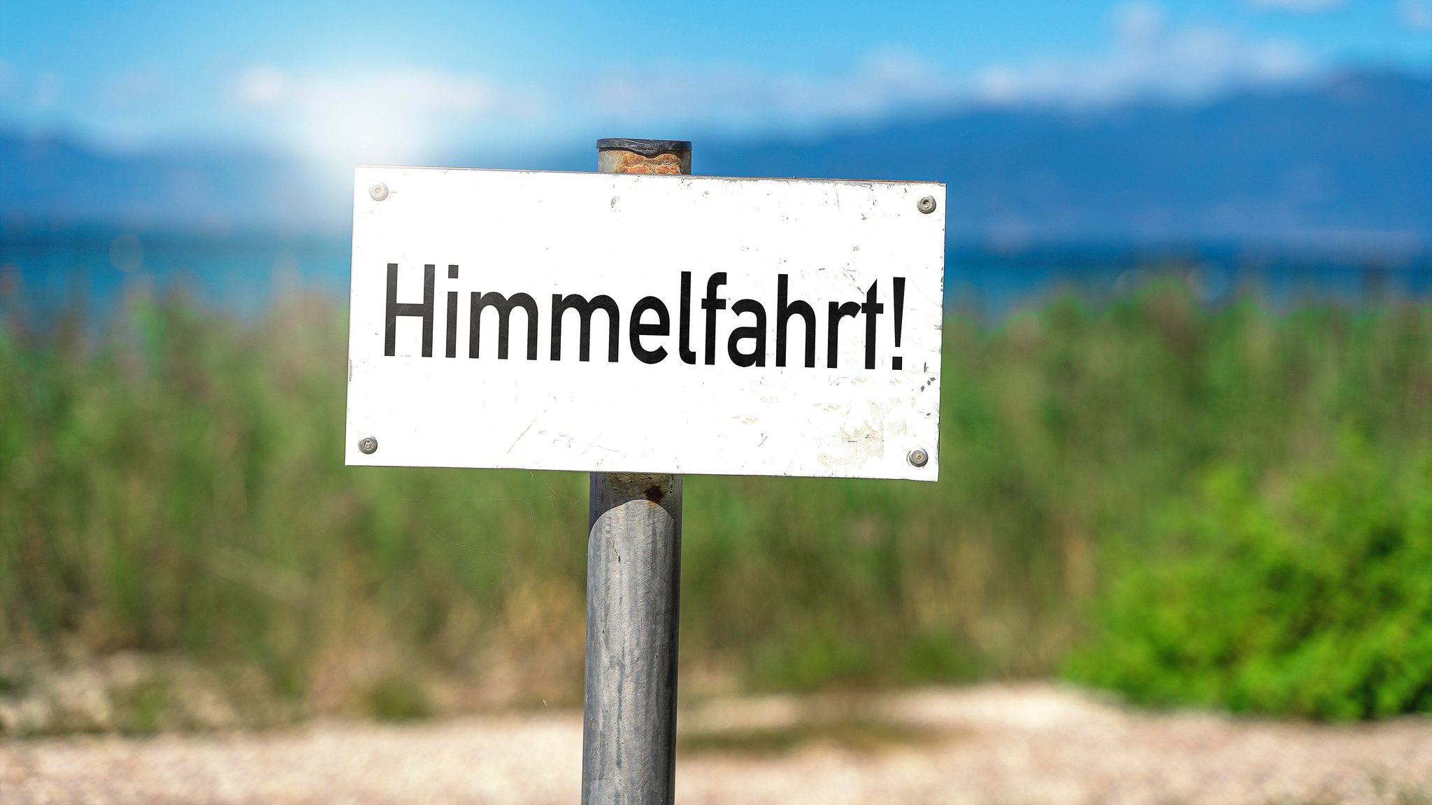 Schild mit der Aufschrift: Himmelfahrt! (Symbolbild)