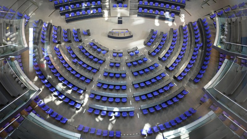 25.02.2025, Berlin: Blick in den Plenarsaal des Bundestags im Reichstagsgebäude. | Bild: dpa-Bildfunk/Michael Kappeler 25.02.2025, Berlin: Blick in den Plenarsaal des Bundestags im Reichstagsgebäude.