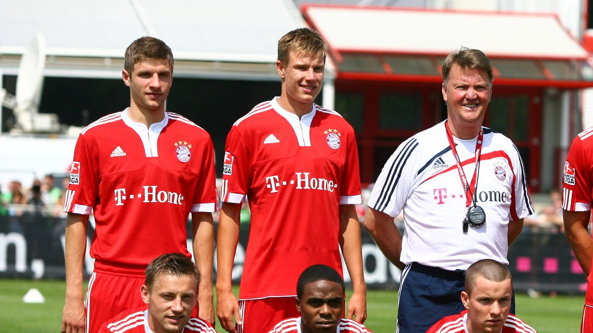 Thomas Müller und Holger Badstuber mit Coach Louis van Gaal (v.l.n.r.)