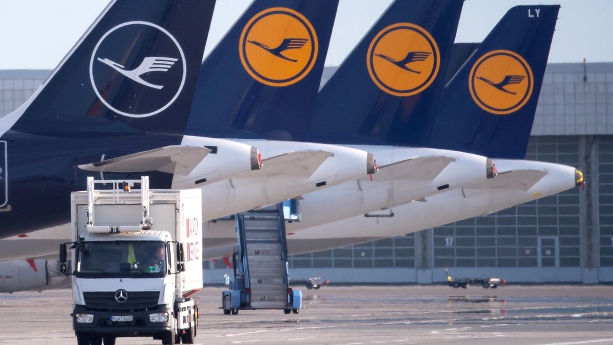 Lufthansa Am Flughafen Munchen