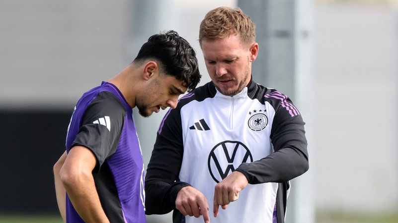 Aleksandar Pavlovic (links) und Julian Nagelsmann | Bild: dpa/pa Aleksandar Pavlovic (links) und Julian Nagelsmann