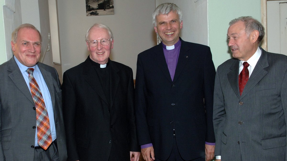 DGB-Chef Fritz Schösser (†, v.l.), Kardinal Friedrich Wetter, Landesbischof Johannes Friedrich und Innenminister Günther Beckstein (CSU) am 14.07.2005 in München
