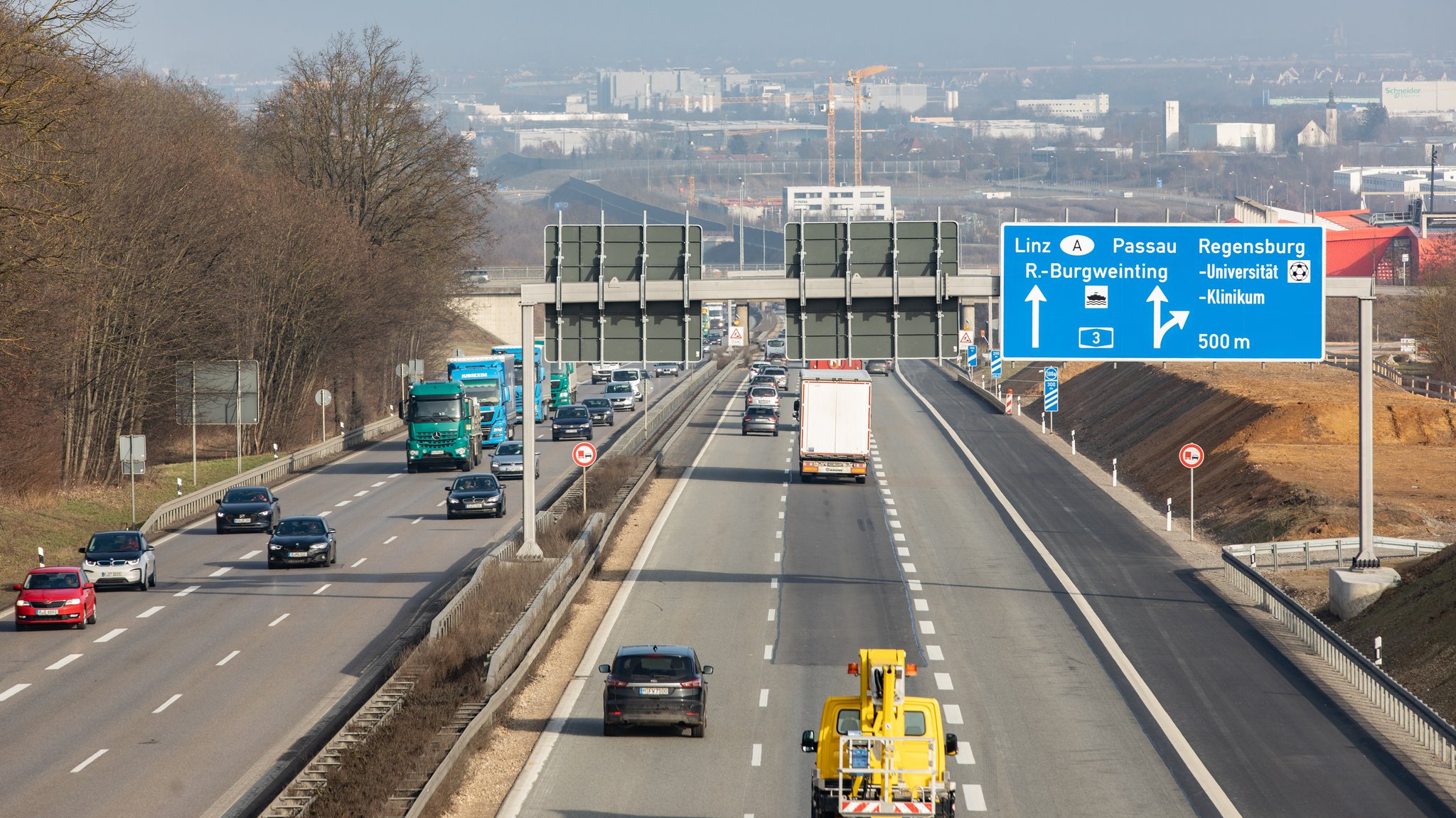 Blick auf die Autobahn A3 bei Regensburg.