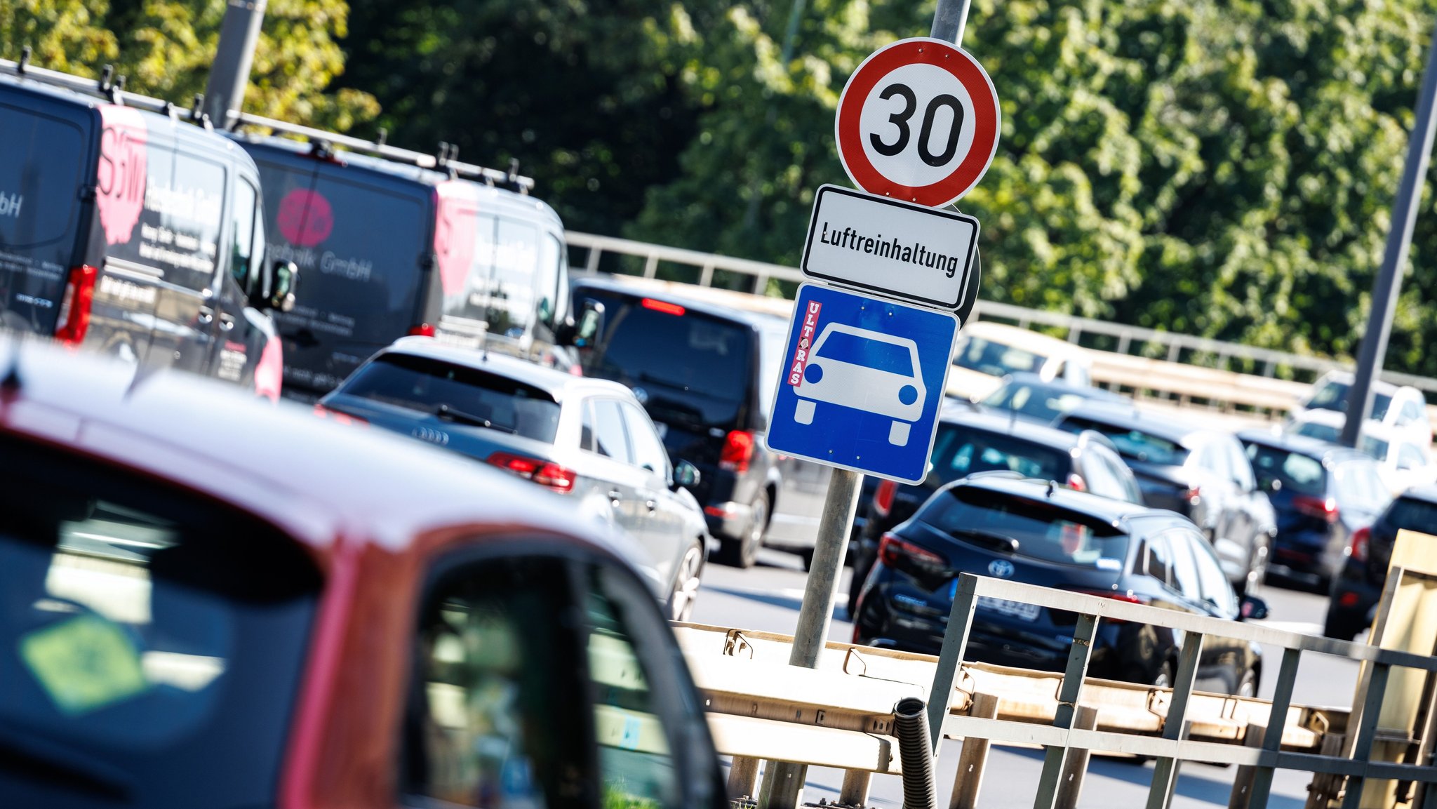 Mittlerer Ring: Stadt lässt Tempo-30-Schilder wieder aufstellen