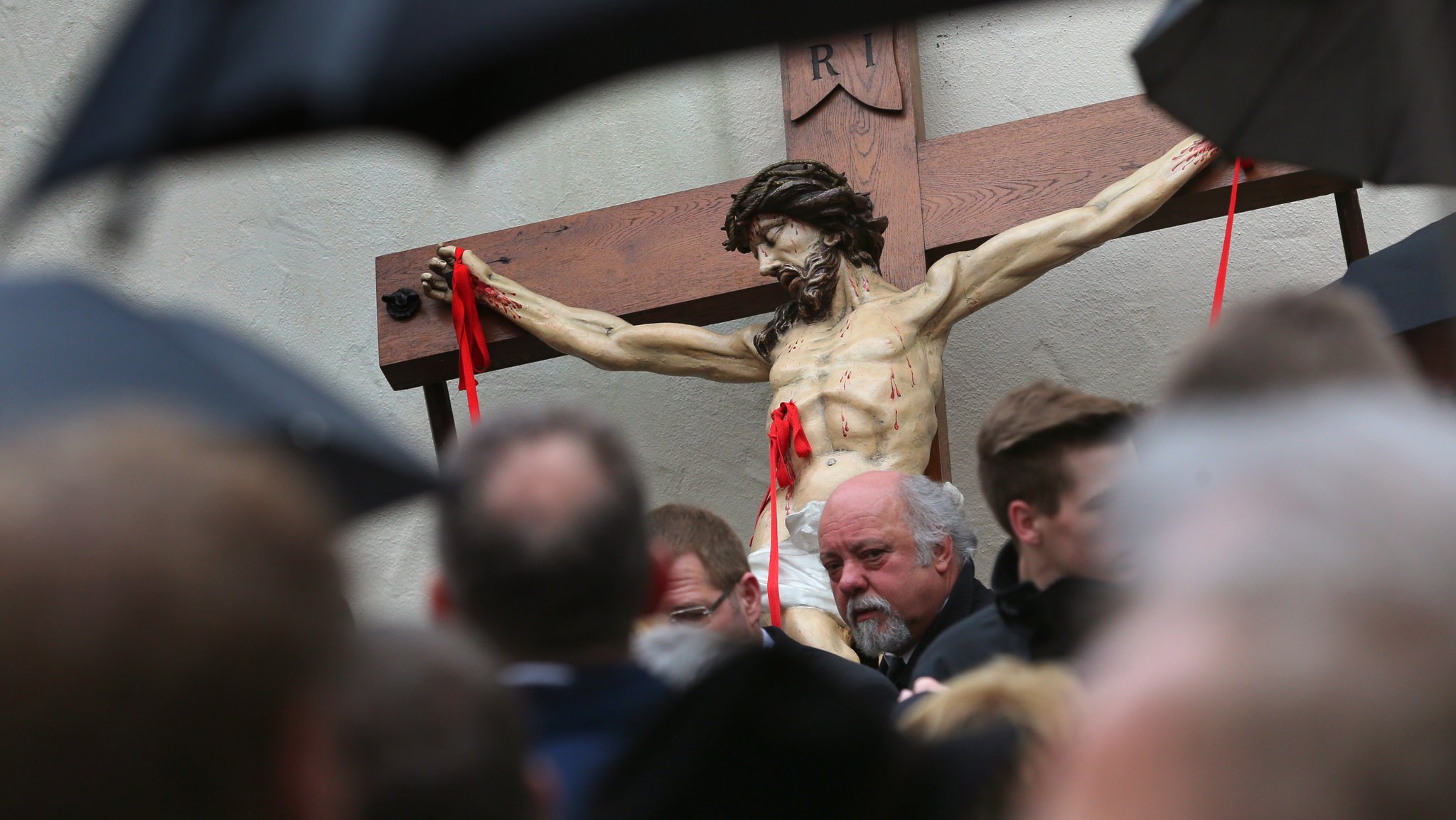 Leiden, Sterben, aber auch die Auferstehung von den Toten: Das sind die drei Säulen des Osterfestes.