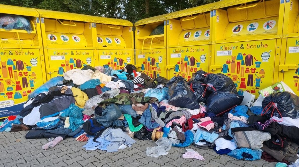 Textilflut in Franken: Gemeinde kämpft gegen Klamottenberge