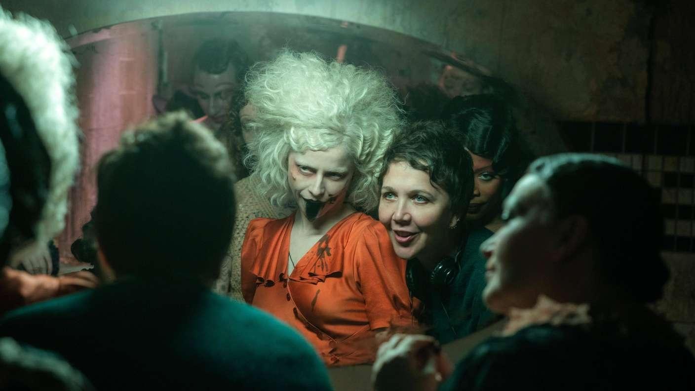 Eine Szene aus "The Bride!": Jessie Buckley als Frankensteins Braut | Bild:Warner Bros.