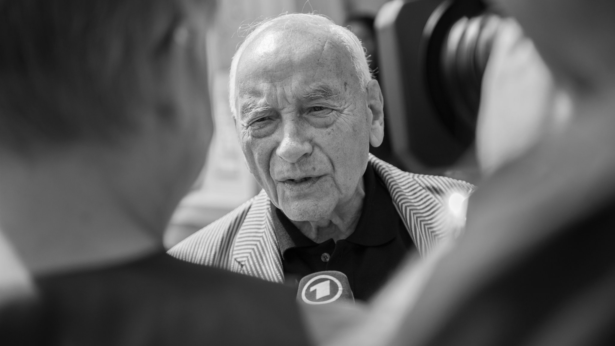 "Freiheit und Strenge": Dichter Eugen Gomringer gestorben