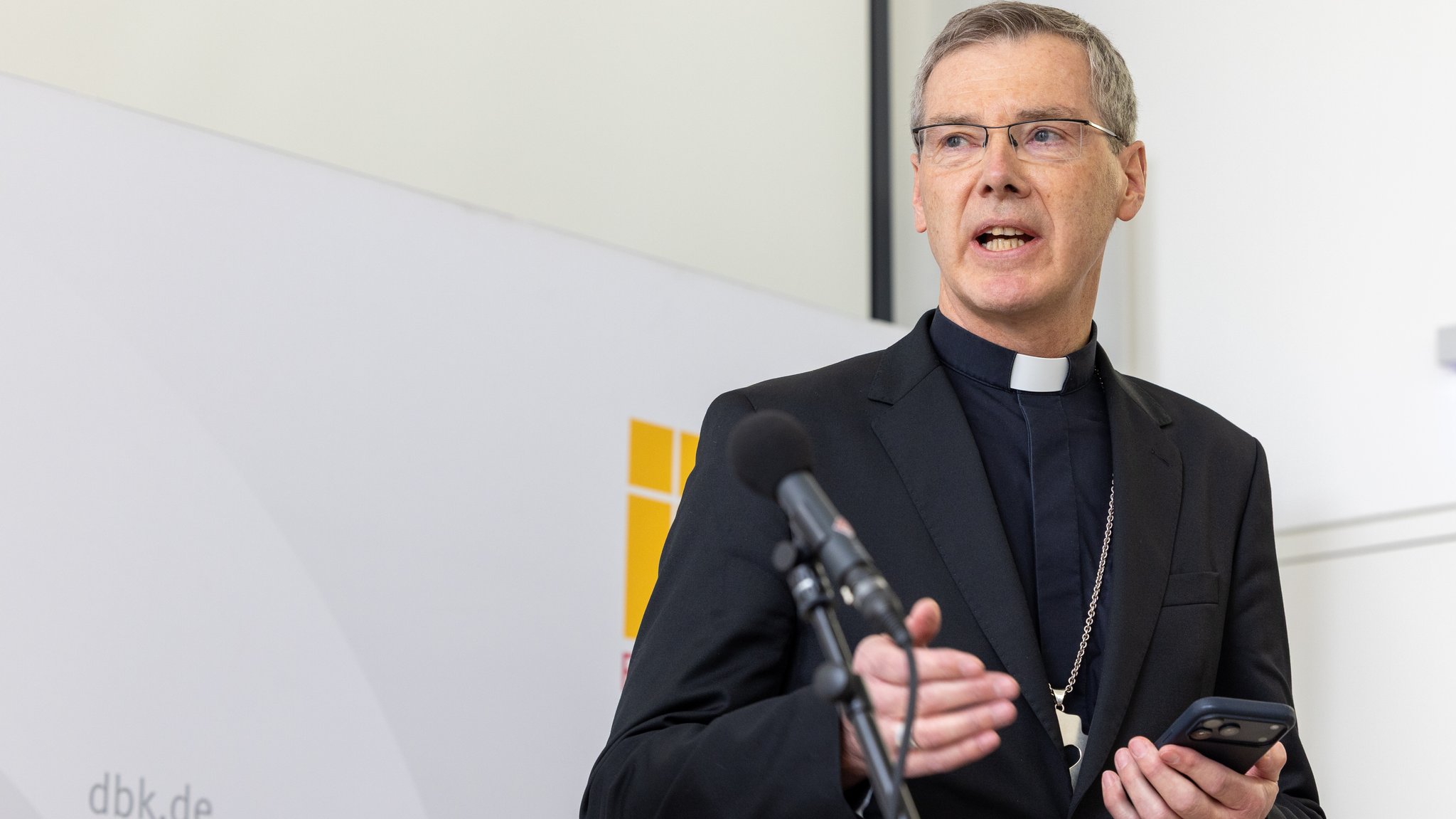 Äußert sich politisch zum Ende der Frühjahrsvollversammlung der Bischöfe: Bischof Heiner Wilmer.