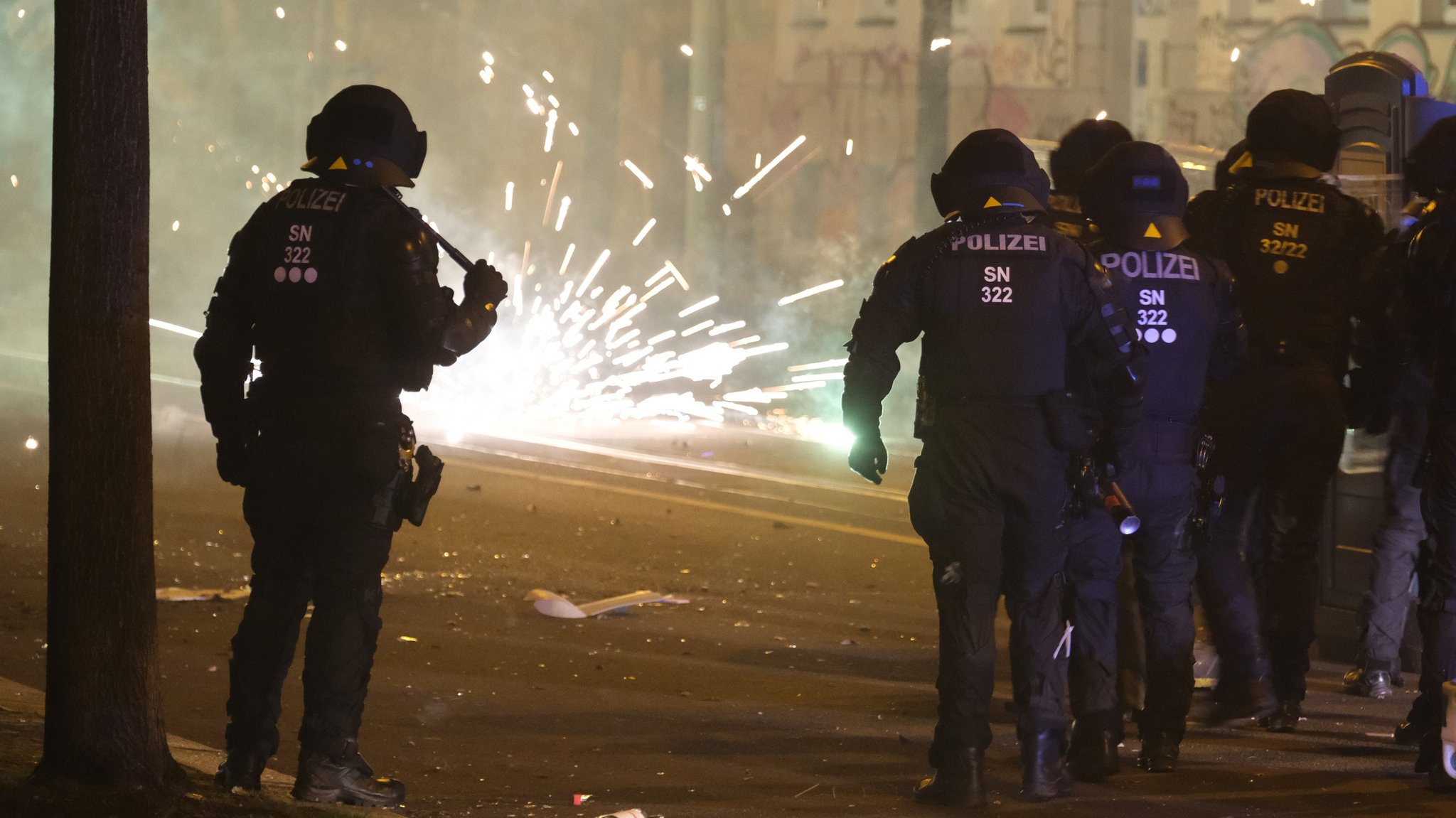 Polizisten wurden in Leipzig mit Pyrotechnik angegriffen