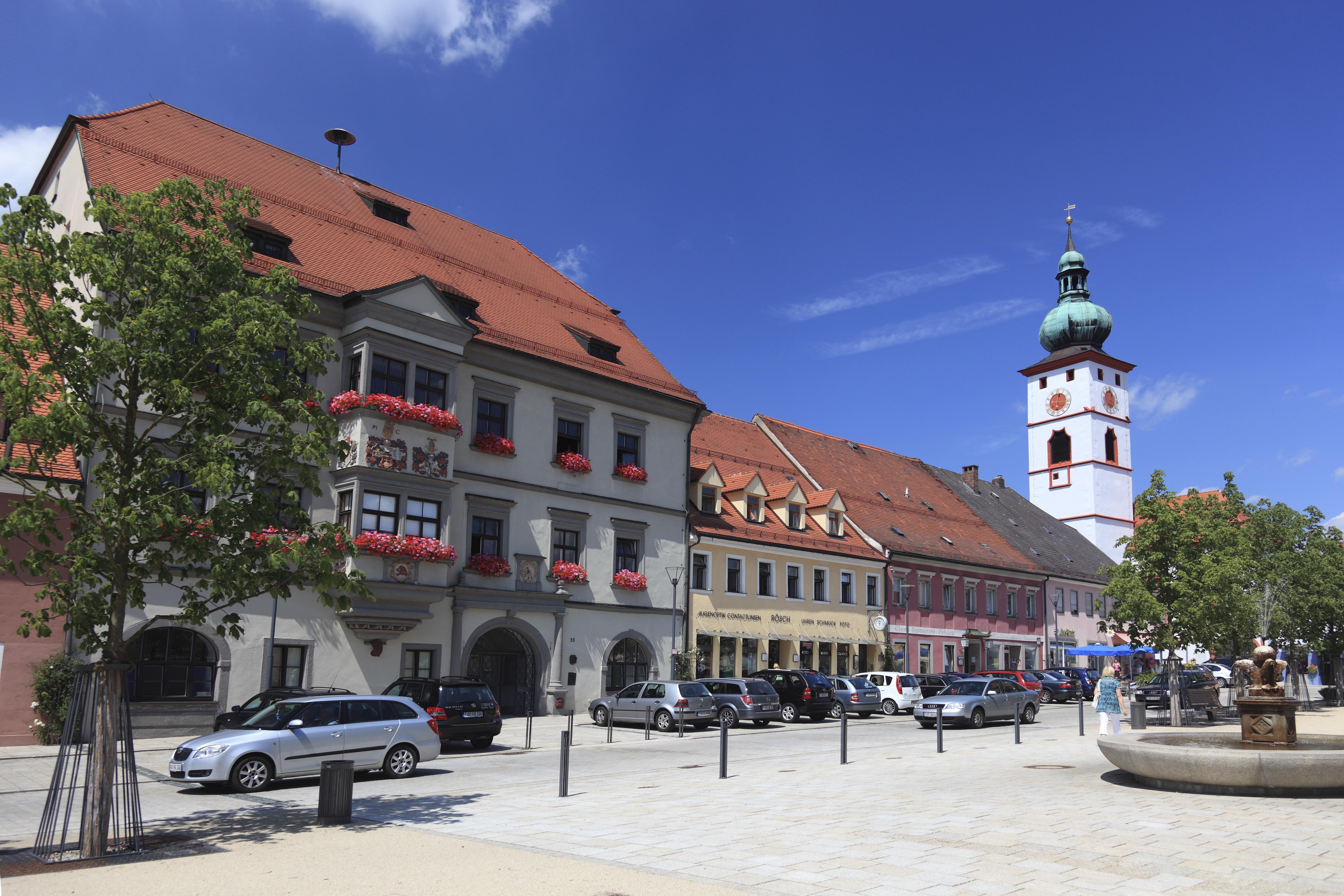 Stadtzentrum und Pfarrkirche Mariä Himmelfahrt in Tirschenreuth | Bild:picture alliance/imageBROKER