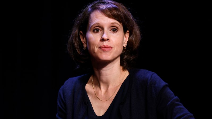 "Die Mitte des Lebens ist voller existenzieller Fragen": Barbara Bleisch, Jahrgang 1973 | Bild: picture alliance/Panama Pictures/Christoph Hardt "Die Mitte des Lebens ist voller existenzieller Fragen": Barbara Bleisch, Jahrgang 1973