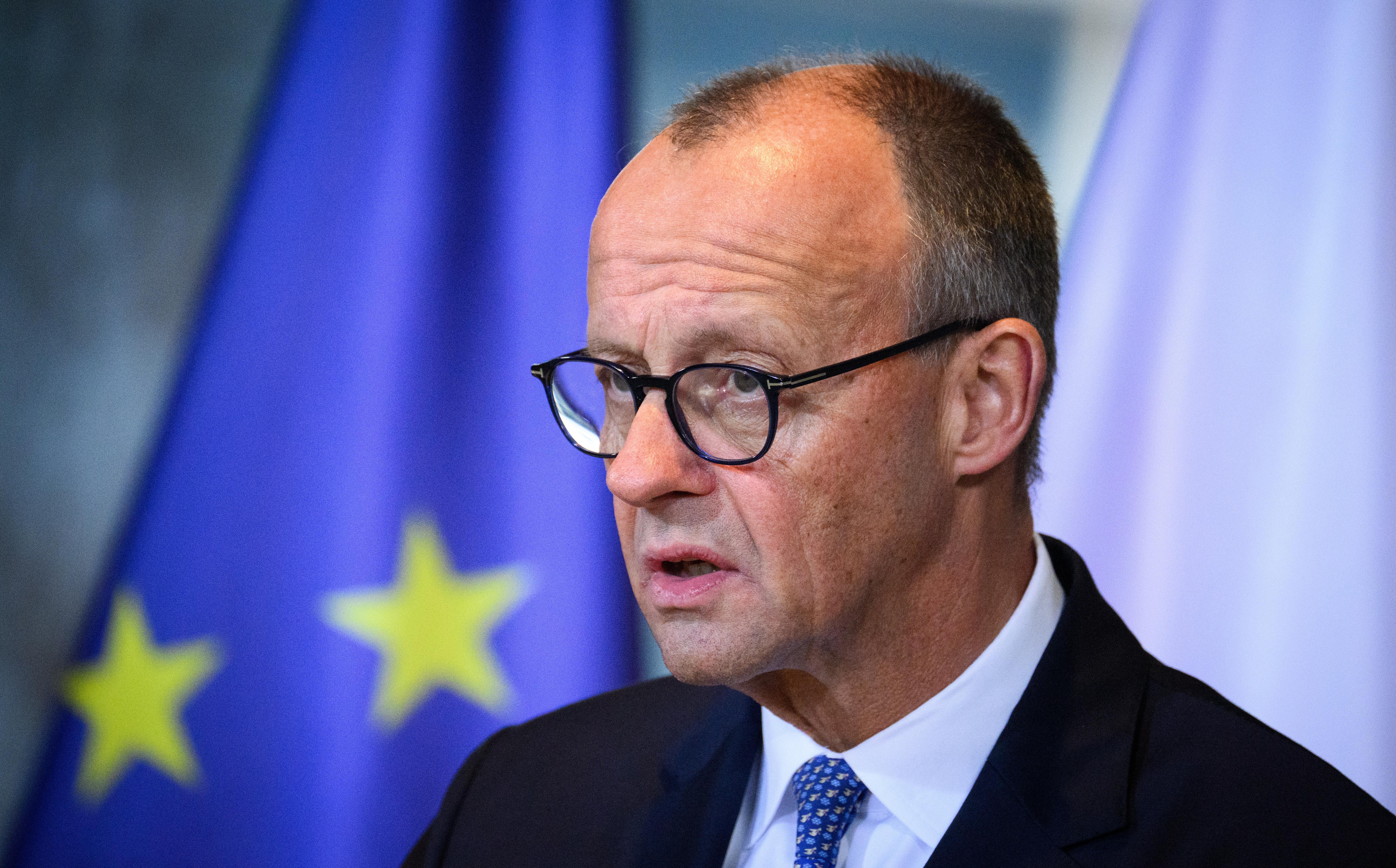 Bundeskanzler Friedrich Merz (CDU) äußert sich bei einer Pressekonferenz mit dem Ministerpräsidenten von Polen, Tusk, anlässlich der deutsch-polnischen Regierungskonsultationen im Bundeskanzleramt.