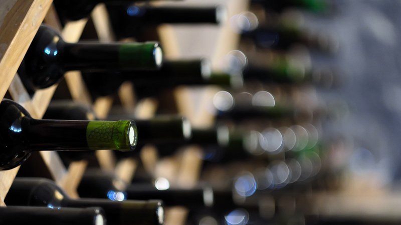 Auf Etiketten von Wein müssen ab dieser Saison Nährwerte angegeben werden | Bild: stock.adobe.com/haveseen Auf Etiketten von Wein müssen ab dieser Saison Nährwerte angegeben werden