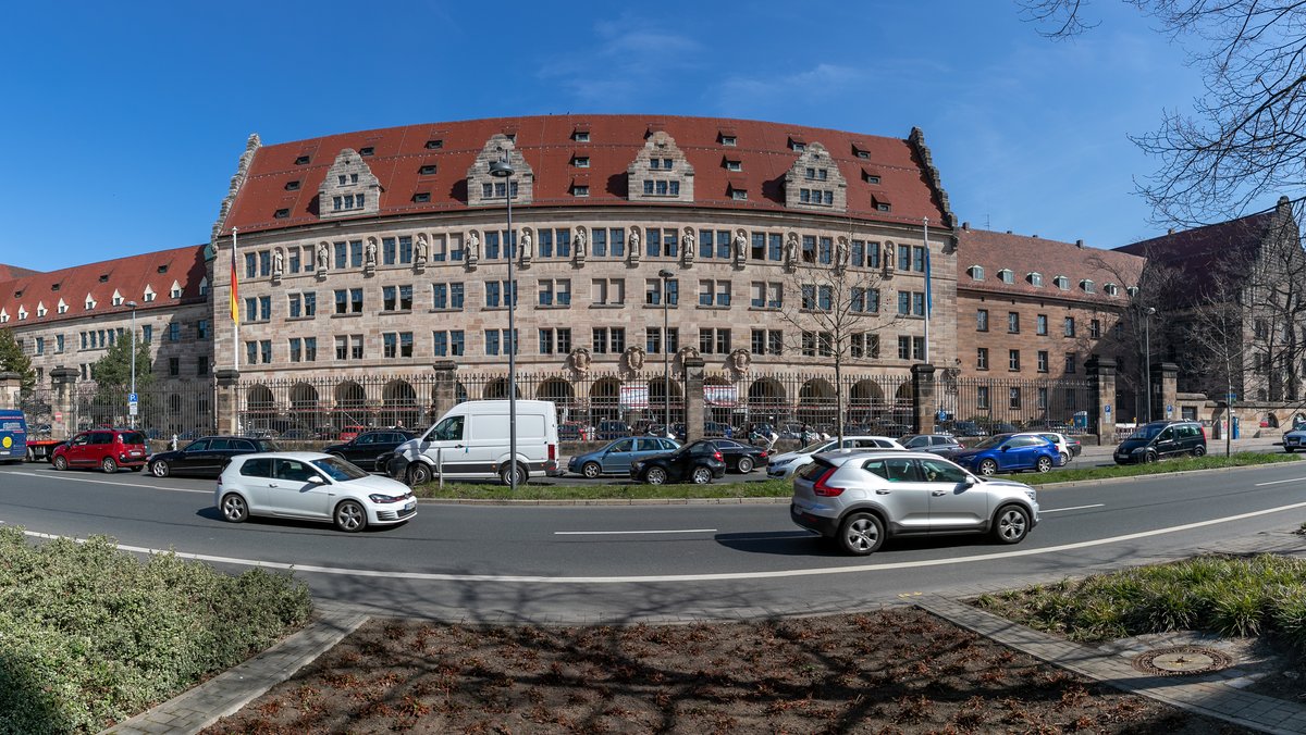 Nürnberger Justizpalast an der Fürther Straße.